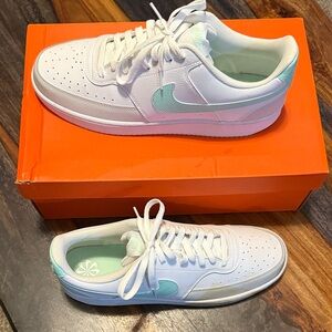 Nike Court Vision Low